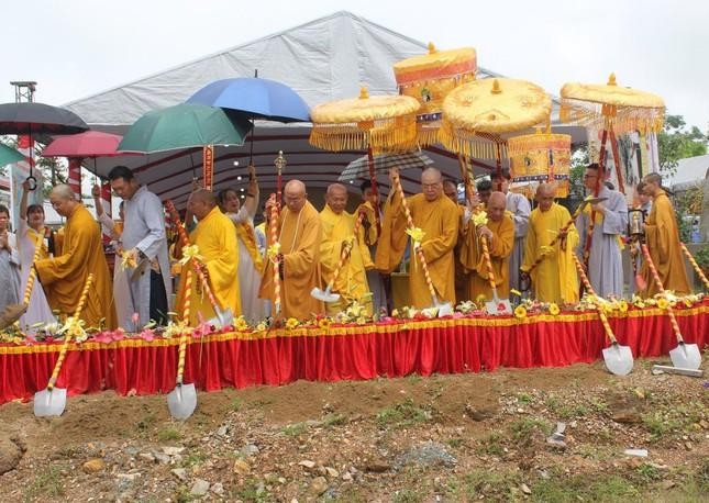 Lễ động thổ khởi công xây dựng chùa Hưng Khánh vào ngày 18-4