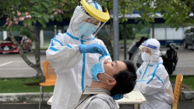 Lấy mẫu xét nghiệm tầm soát Covid-19 Lấy mẫu xét nghiệm tầm soát Covid-19