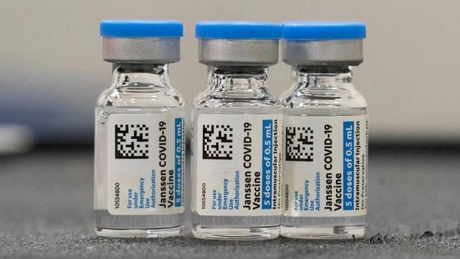 Vắc-xin Covid-19 một liều của Johnson&Johnson được cho là chống lại biến chủng Delta, sinh miễn dịch kéo dài ít nhất 8 tháng - Ảnh: Reuters Vắc-xin Covid-19 một liều của Johnson&Johnson được cho là chống lại biến chủng Delta, sinh miễn dịch kéo dài ít nhất 8 tháng - Ảnh: Reuters