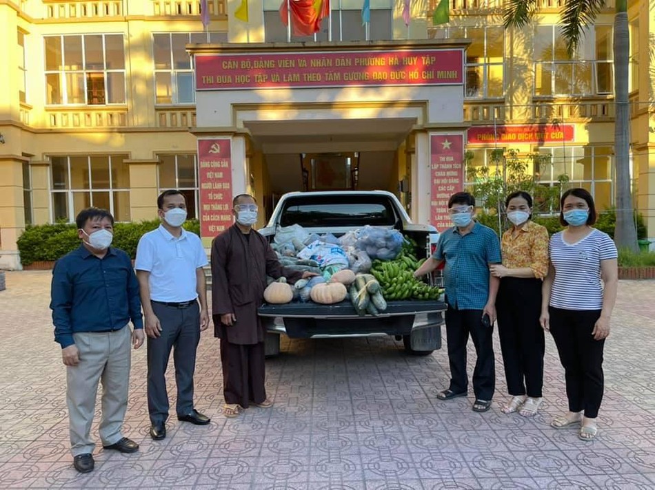 Chuyến xe chở nhu yếu phẩm đầu tiên sau 1 ngày phường Hà Huy Tập có quyết định phong tỏa