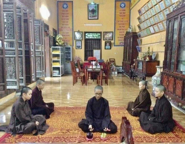 Các giới tử thực hiện nghi thức khóa lễ Các giới tử thực hiện nghi thức khóa lễ