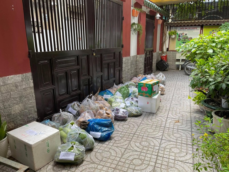 Đầy đủ các loại rau, củ, quả cho siêu thị 0 đồng của chùa Long Phước Đầy đủ các loại rau, củ, quả cho siêu thị 0 đồng của chùa Long Phước