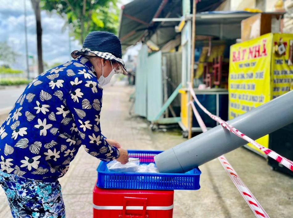 Ống trượt cơm tại chùa Bát Nhã Ống trượt cơm tại chùa Bát Nhã