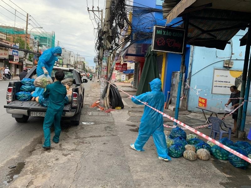 Chuyến xe tiếp tế lương thực, thực phẩm của chùa Bửu Đà Chuyến xe tiếp tế lương thực, thực phẩm của chùa Bửu Đà