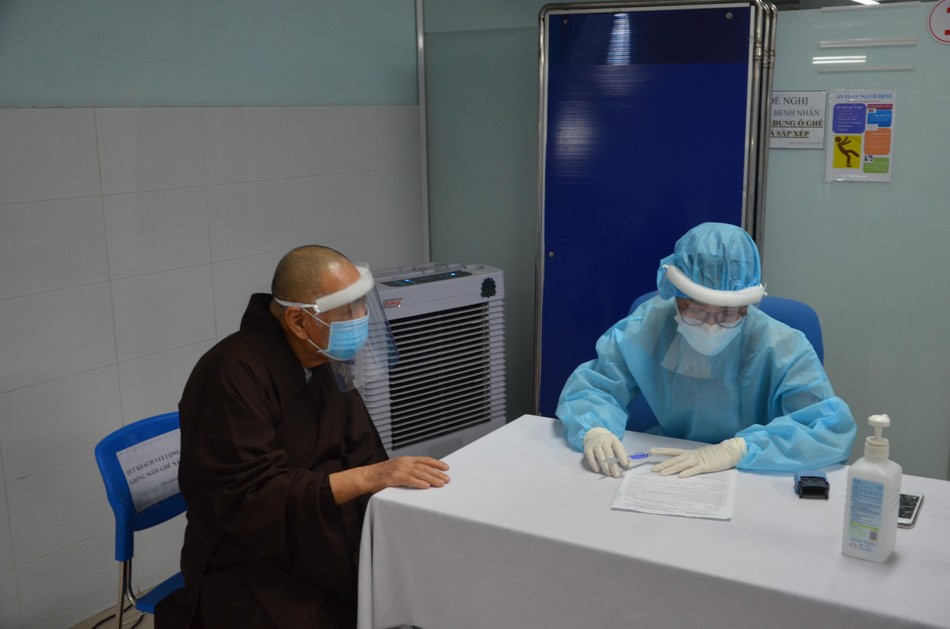 Hòa thượng Thích Thiện Pháp, Phó Chủ tịch Thường trực Hội đồng Trị sự kiêm Trưởng ban Tăng sự Trung ương được khám sàng lọc trước khi tiêm vắc-Xin Hòa thượng Thích Thiện Pháp, Phó Chủ tịch Thường trực Hội đồng Trị sự kiêm Trưởng ban Tăng sự Trung ương được khám sàng lọc trước khi tiêm vắc-Xin