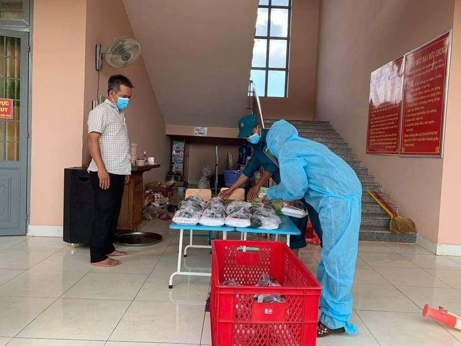 Những phần cơm của bếp ăn từ thiện tổ đình Đức Bổn A Lan Nhã được chuẩn bị chu đáo Những phần cơm của bếp ăn từ thiện tổ đình Đức Bổn A Lan Nhã được chuẩn bị chu đáo