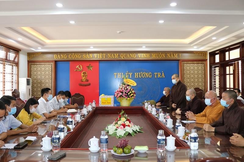 Đại đức Thích Chí Viên, Trưởng ban Trị sự Phật giáo thị xã Hương Trà trình bày phương hướng hoạt động Phật sự nhiệm kỳ 2021-2026 Đại đức Thích Chí Viên, Trưởng ban Trị sự Phật giáo thị xã Hương Trà trình bày phương hướng hoạt động Phật sự nhiệm kỳ 2021-2026