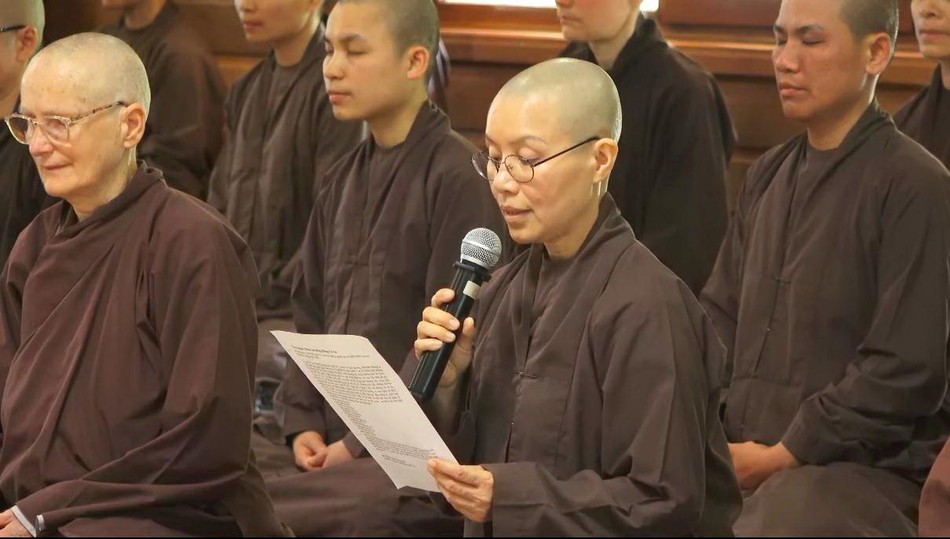 Diễn đọc đoản văn “Bông hồng cài áo” của thiền sư Thích Nhất Hạnh