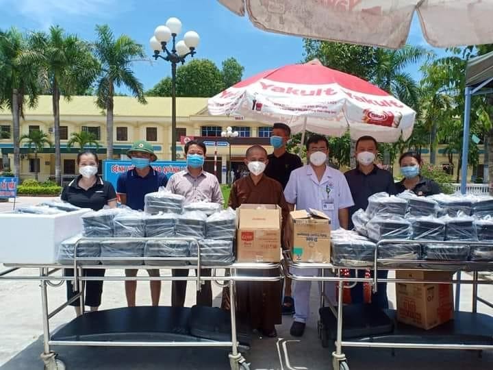 Chùa Nổ tổ chức chương trình “Cơm ấm niềm tin” tại Bệnh viện Đa khoa huyện Quỳnh Lưu Chùa Nổ tổ chức chương trình “Cơm ấm niềm tin” tại Bệnh viện Đa khoa huyện Quỳnh Lưu