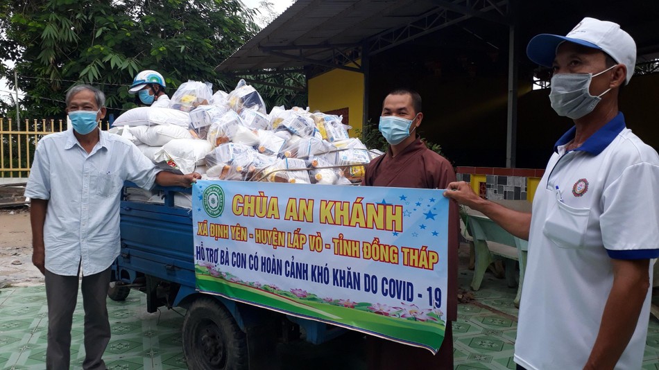 Các phần quà của chùa An Khánh