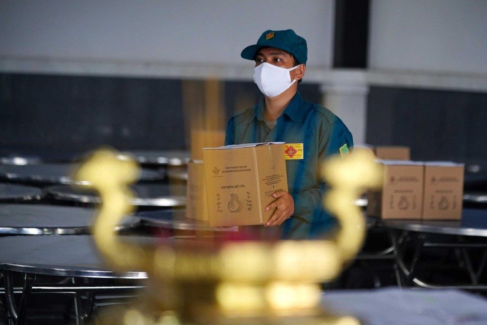Tại đây, các hũ tro cốt của người mất được sắp xếp theo khu vực quận, huyện - Ảnh: Độc Lập Tại đây, các hũ tro cốt của người mất được sắp xếp theo khu vực quận, huyện - Ảnh: Độc Lập