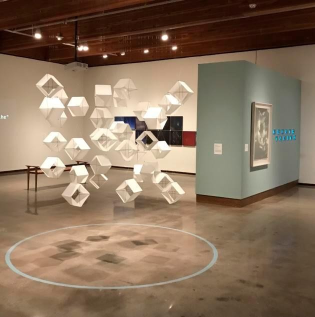 Khu vực trưng bày do nghệ sĩ Stuart Allen thể hiện Khu vực trưng bày do nghệ sĩ Stuart Allen thể hiện