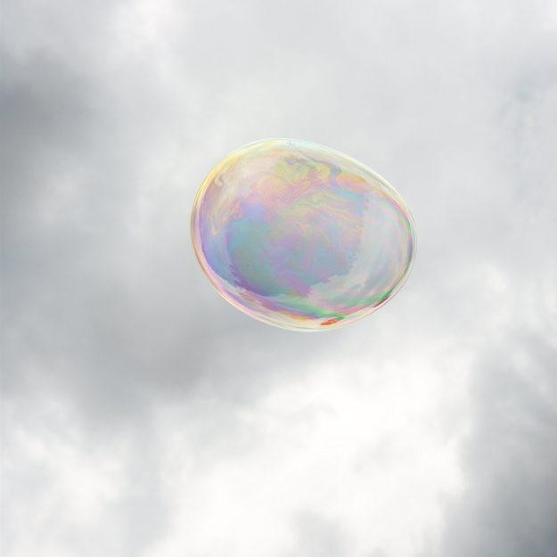 Hình ảnh bong bóng xà phòng lơ lửng trên bầu trời Hình ảnh bong bóng xà phòng lơ lửng trên bầu trời