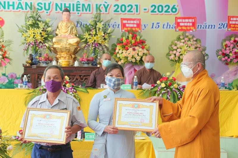 Khen thưởng tập thể và cá nhân xuất sắc Khen thưởng tập thể và cá nhân xuất sắc