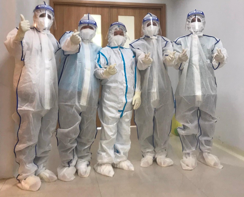 Các tình nguyện viên là Tăng Ni, Phật tử luôn cống hiến hết mình tại nơi làm việc Các tình nguyện viên là Tăng Ni, Phật tử luôn cống hiến hết mình tại nơi làm việc