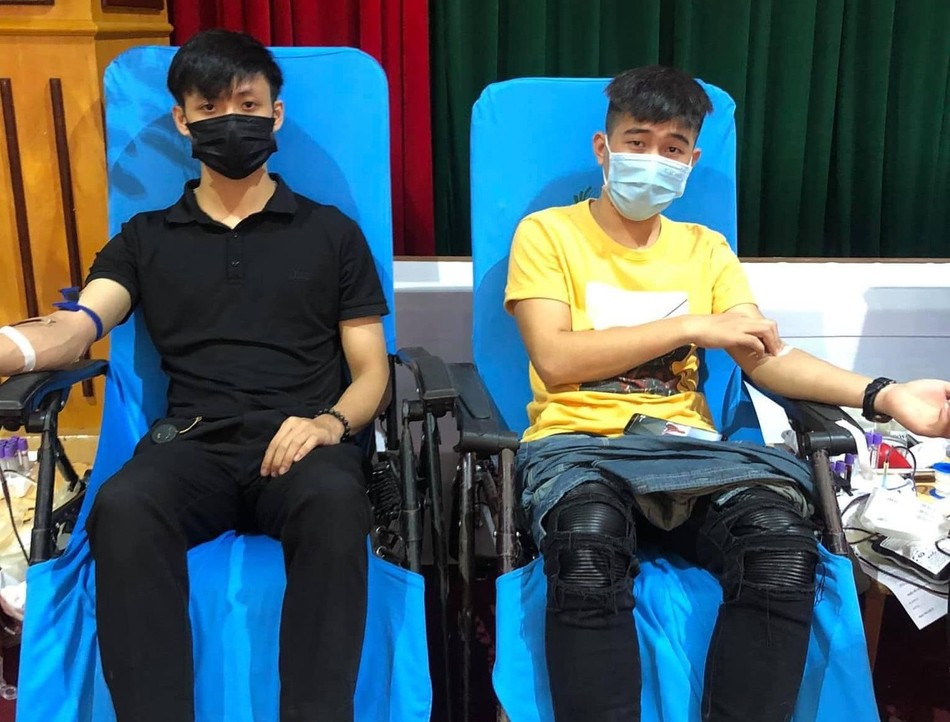 Thanh niên Phật tử Câu lạc bộ tuổi trẻ Âu Lạc cùng chung tay góp sức tham gia chương trình “Hiến máu tình nguyện“