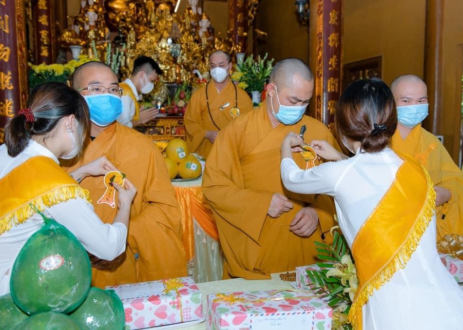 Lễ cài hoa hồng Lễ cài hoa hồng