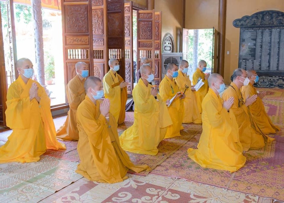 Chư Tăng chùa Linh Cảnh thực hiện nghi lễ tụng kinh Vu lan - Báo hiếu Chư Tăng chùa Linh Cảnh thực hiện nghi lễ tụng kinh Vu lan - Báo hiếu