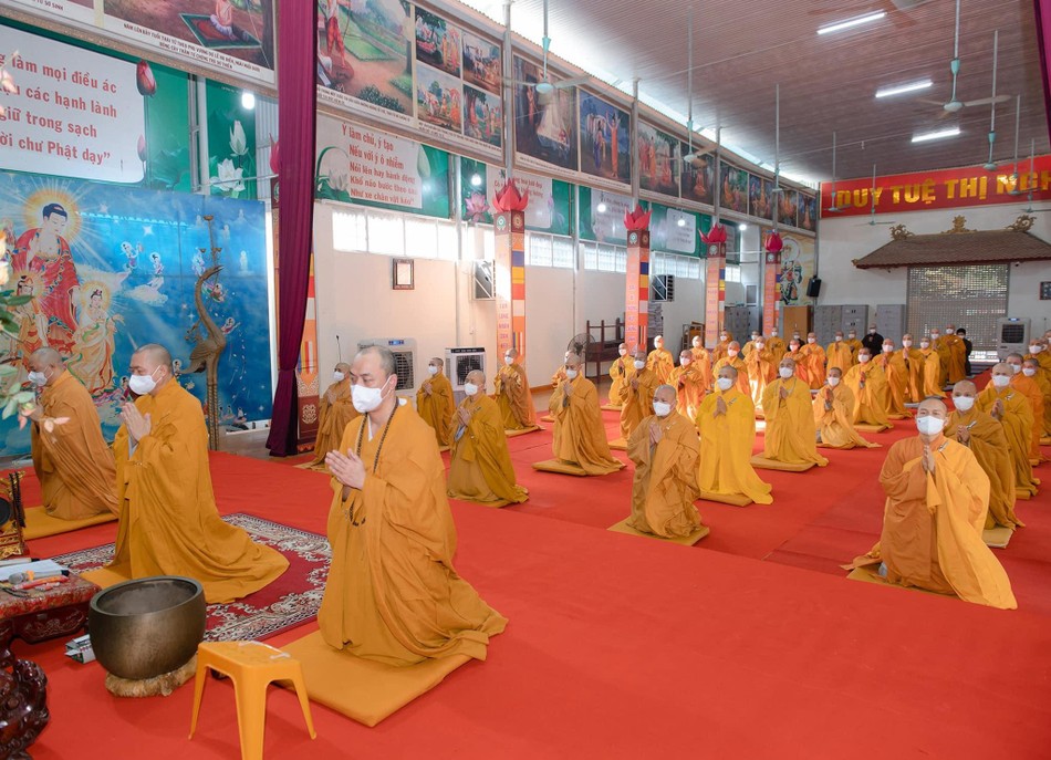 Niêm hương, bạch Phật cử hành nghi lễ mãn hạ Niêm hương, bạch Phật cử hành nghi lễ mãn hạ