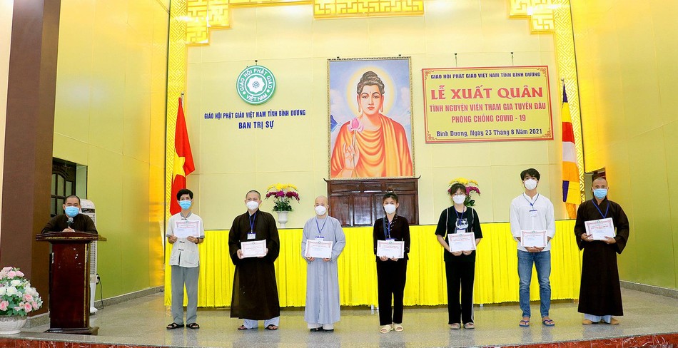 Các tình nguyện viên Phật giáo tỉnh Bình Dương nhận bằng tuyên dương công đức Các tình nguyện viên Phật giáo tỉnh Bình Dương nhận bằng tuyên dương công đức