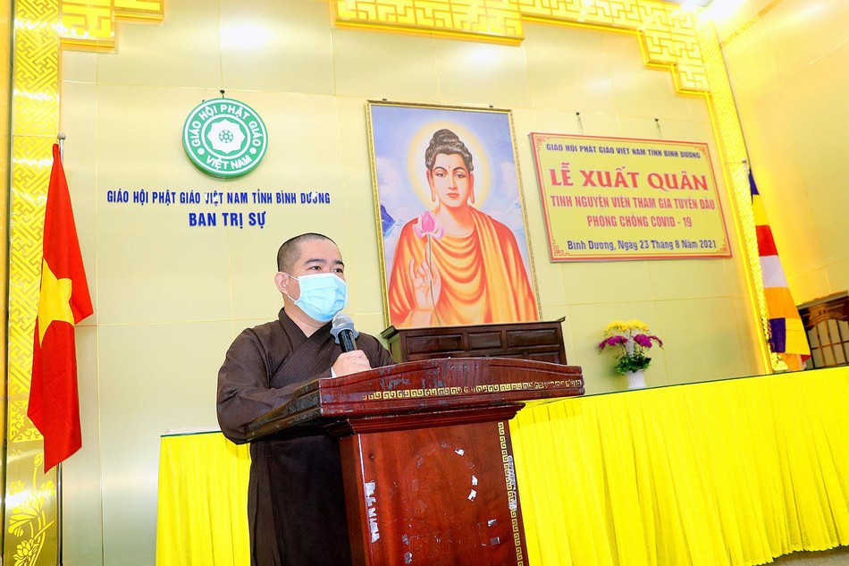 Đại đức Thích Thiện Hưng đọc báo cáo sơ kết Đại đức Thích Thiện Hưng đọc báo cáo sơ kết