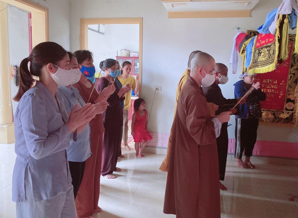 Ban Trị sự GHPGVN huyện Quỳnh Lưu thắp hương chia buồn với gia đình ngư dân Trần Văn Long Ban Trị sự GHPGVN huyện Quỳnh Lưu thắp hương chia buồn với gia đình ngư dân Trần Văn Long