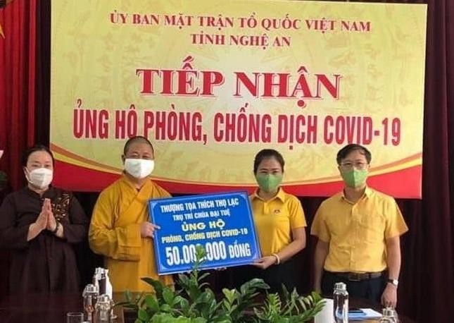 Thượng tọa Thích Thọ Lạc trao số tiền 50 triệu đồng tới Ủy ban MTTQVN tỉnh Thượng tọa Thích Thọ Lạc trao số tiền 50 triệu đồng tới Ủy ban MTTQVN tỉnh