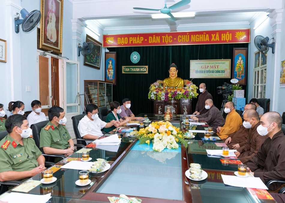 Toàn cảnh buổi gặp mặt tiễn đoàn đi tuyến đầu chống dịch