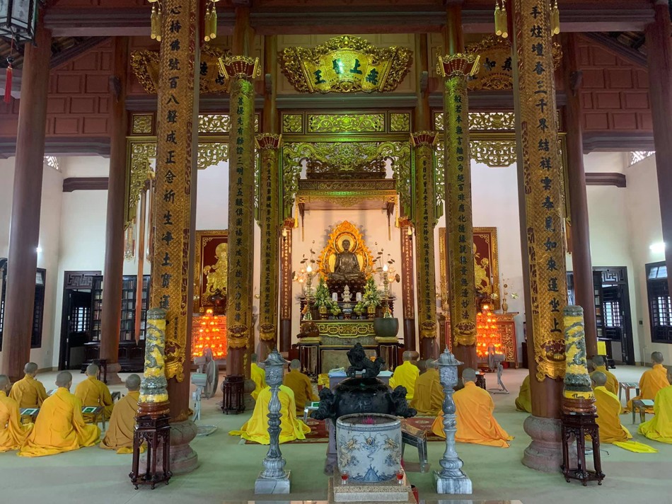 Hội đồng Điều hành và chư Tăng Ni sinh viên Học viện Phật giáo VN tại Huế tụng kinh Di giáo Hội đồng Điều hành và chư Tăng Ni sinh viên Học viện Phật giáo VN tại Huế tụng kinh Di giáo