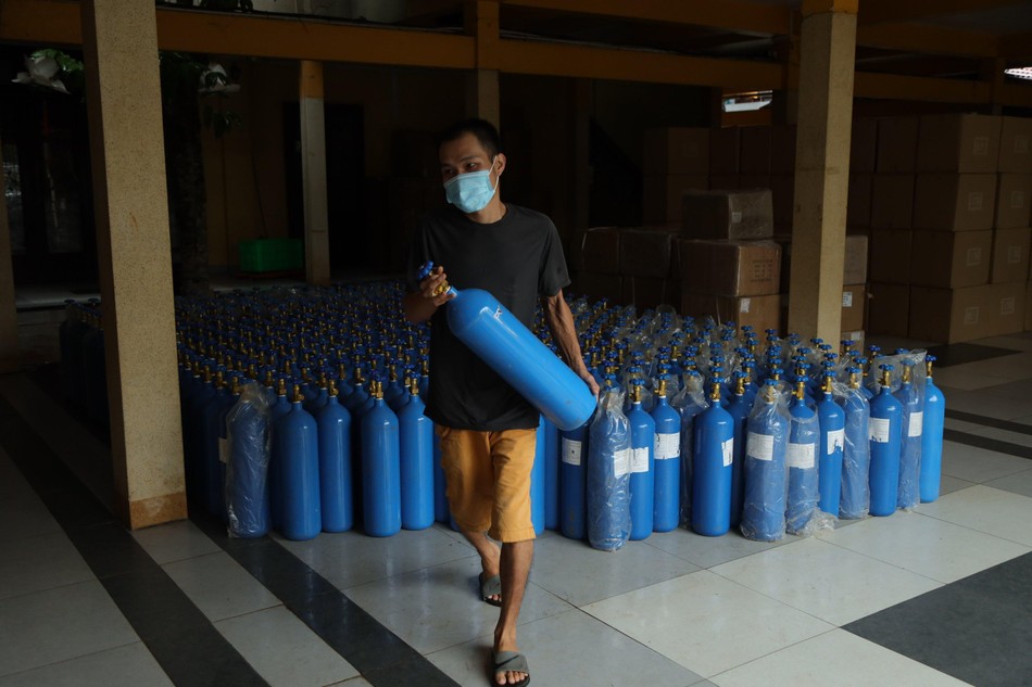 Có 600 bình oxy loại 9 lít sẽ được tặng - Ảnh: Phùng Anh Quốc Có 600 bình oxy loại 9 lít sẽ được tặng - Ảnh: Phùng Anh Quốc