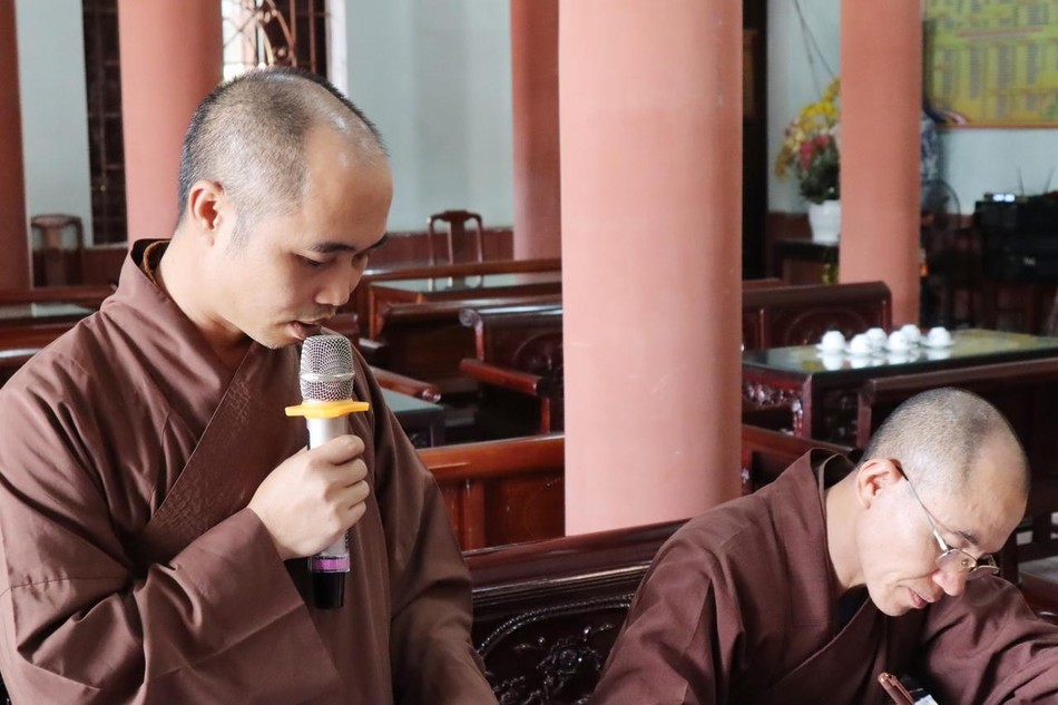 Đại đức Thích Minh Thành, Trưởng ban Giáo dục Phật giáo tỉnh phát biểu ý kiến Đại đức Thích Minh Thành, Trưởng ban Giáo dục Phật giáo tỉnh phát biểu ý kiến
