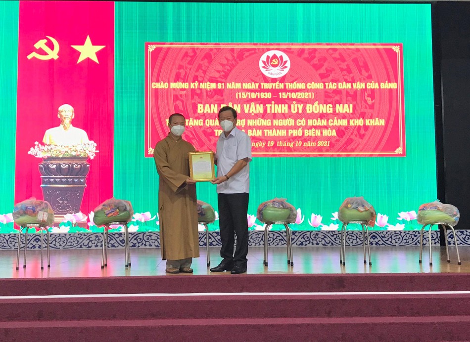 Đại đức Thích Thiện Mỹ nhận thư cảm ơn Đại đức Thích Thiện Mỹ nhận thư cảm ơn