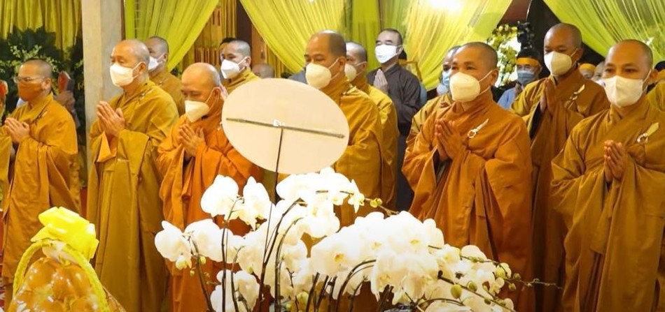 Đoàn dành một phút nhập từ bi quán để tưởng nhớ Đức Pháp chủ GHPGVN Đoàn dành một phút nhập từ bi quán để tưởng nhớ Đức Pháp chủ GHPGVN
