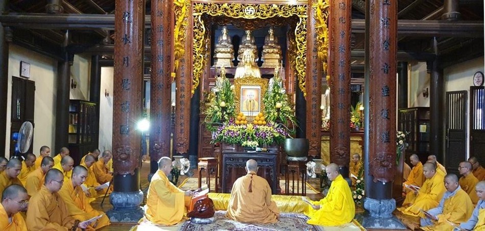 Hội đồng Điều hành Học viện và Tăng Ni sinh Học viện Phật giáo VN tại Huế đồng tụng kinh Di giáo Hội đồng Điều hành Học viện và Tăng Ni sinh Học viện Phật giáo VN tại Huế đồng tụng kinh Di giáo