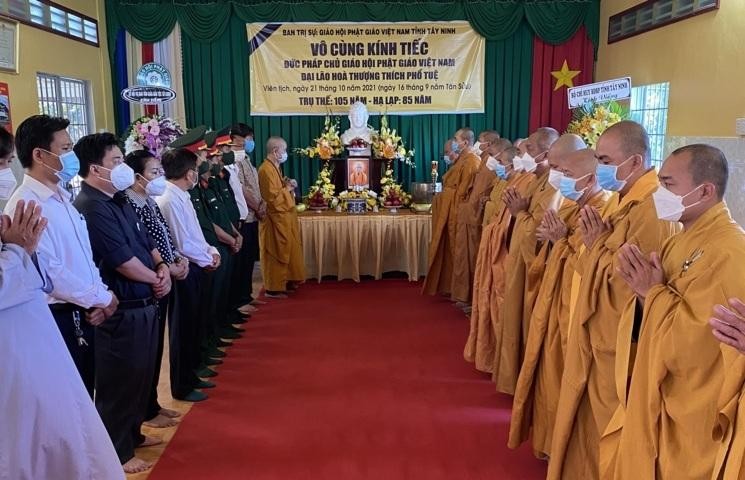 Buổi lễ tưởng niệm Đức Pháp chủ GHPGVN tại chùa Linh Nghĩa Hiệp Long Buổi lễ tưởng niệm Đức Pháp chủ GHPGVN tại chùa Linh Nghĩa Hiệp Long