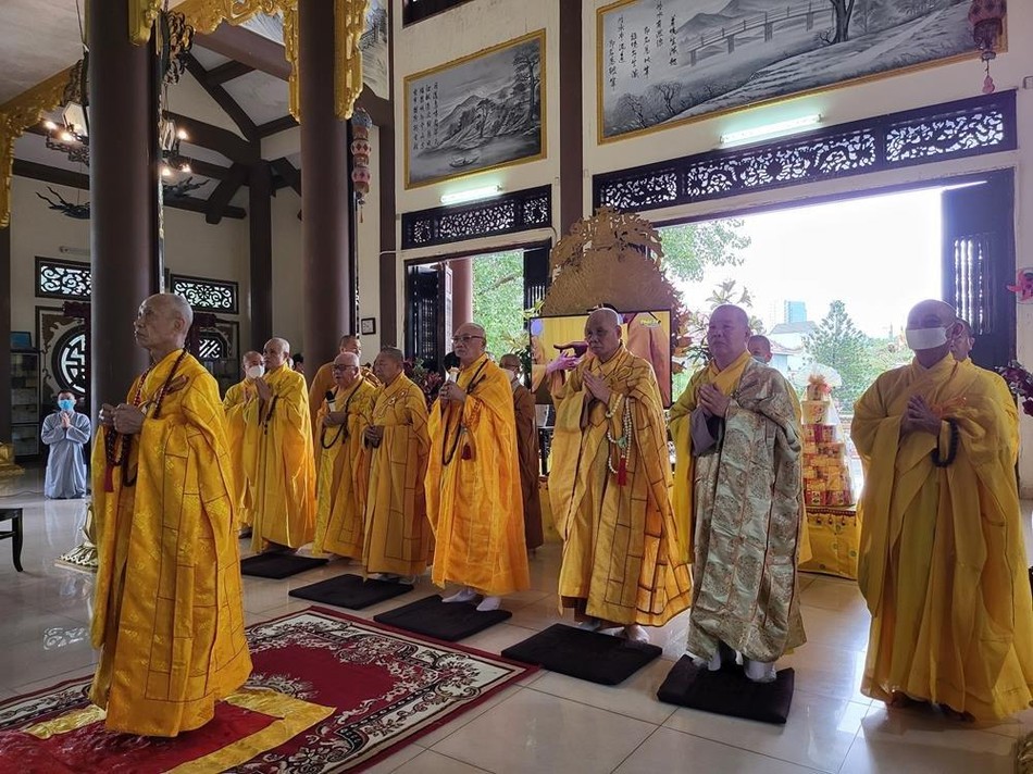 Chư tôn đức trong buổi lễ tưởng niệm Đức Pháp chủ GHPGVN tại chùa Pháp Lâm Chư tôn đức trong buổi lễ tưởng niệm Đức Pháp chủ GHPGVN tại chùa Pháp Lâm