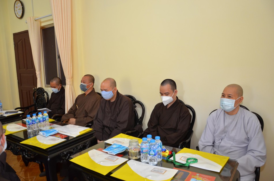 Chư tôn đức Tăng Ni tham dự buổi họp