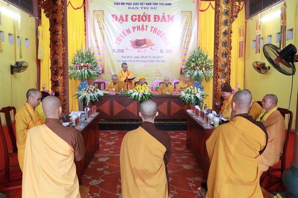 Các giới tử được hỏi về 13 già nạn và 15 khinh già. Mỗi lần tấn đàn có 3 giới tử được vấn nạn và bạch Yết-ma