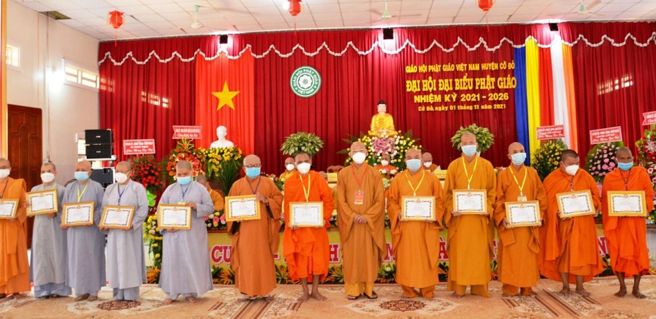 Tập thể, cá nhân tiêu biểu nhận Bằng tuyên dương công đức Tập thể, cá nhân tiêu biểu nhận Bằng tuyên dương công đức