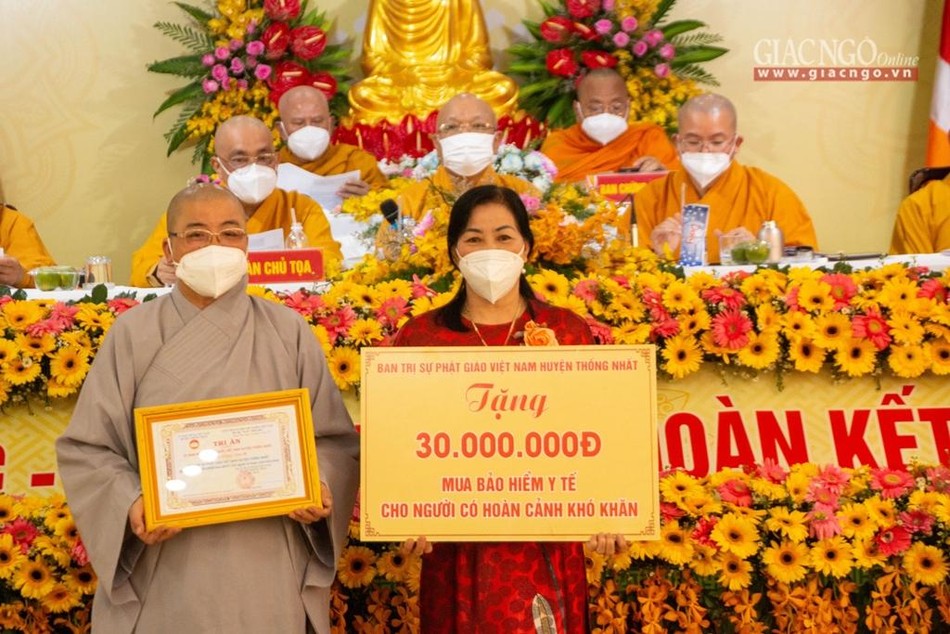 Ban Trị sự Phật giáo huyện Thống Nhất trao tặng 30 triệu đồng mua bảo hiểm y tế cho người khó khăn Ban Trị sự Phật giáo huyện Thống Nhất trao tặng 30 triệu đồng mua bảo hiểm y tế cho người khó khăn