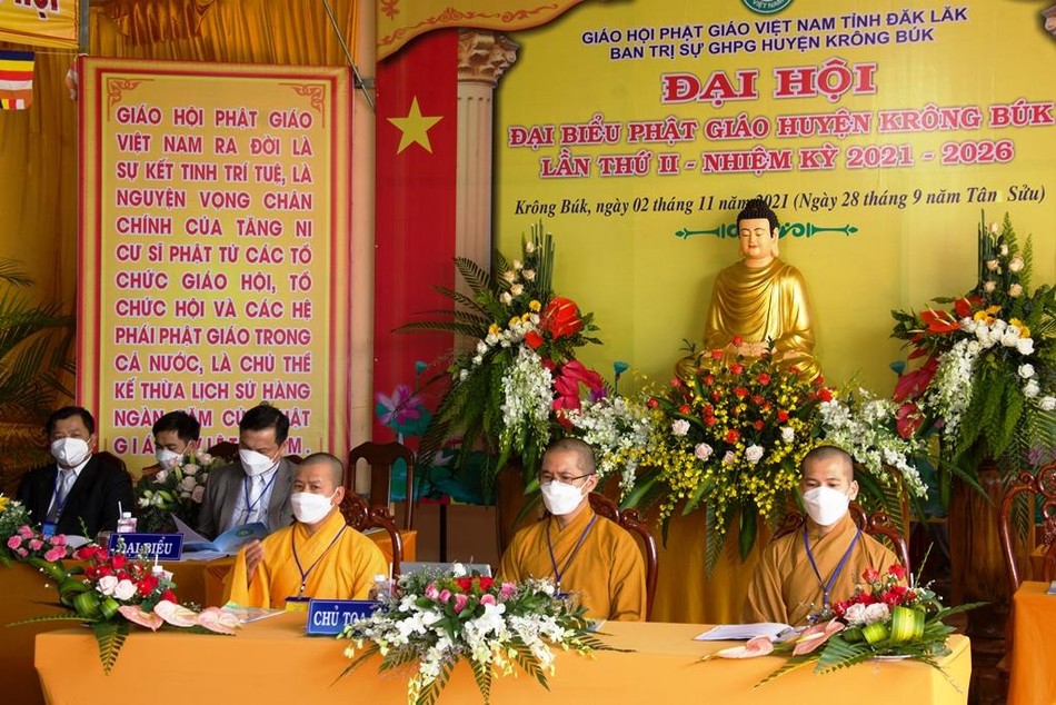 Chư tôn đức Chủ tọa đoàn đại hội tại điểm cầu chùa Thọ Phước - nơi diễn ra Đại hội đại biểu Phật giáo huyện Krông Buk Chư tôn đức Chủ tọa đoàn đại hội tại điểm cầu chùa Thọ Phước - nơi diễn ra Đại hội đại biểu Phật giáo huyện Krông Buk