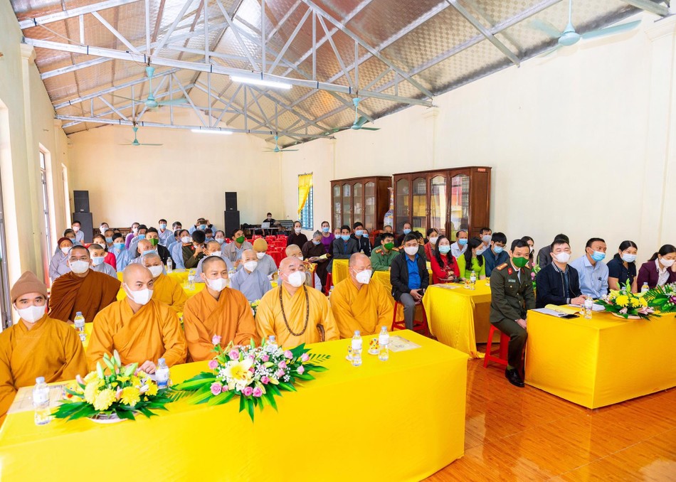 Chư tôn đức Tăng, Ni, đại biểu chính quyền và Phật tử tham dự buổi lễ Chư tôn đức Tăng, Ni, đại biểu chính quyền và Phật tử tham dự buổi lễ