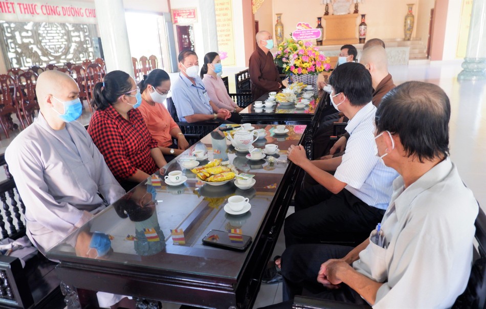 Thượng tọa Thích Thiện Hạnh thay mặt chư tôn đức Tăng Ni phát biểu tri ân