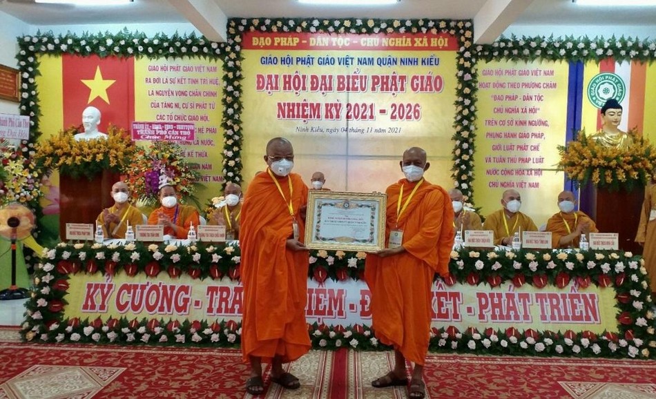 Ban Trị sự Phật giáo TP.Cần Thơ trao Bằng tuyên dương công đức cho tập thể Ban Trị sự Phật giáo quận Ninh Kiều Ban Trị sự Phật giáo TP.Cần Thơ trao Bằng tuyên dương công đức cho tập thể Ban Trị sự Phật giáo quận Ninh Kiều