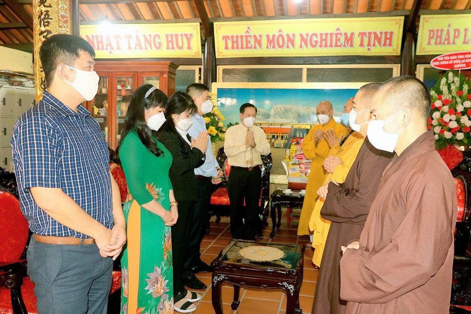 Ban Trị sự Phật giáo tỉnh Bình Dương đón tiếp đoàn Ban Tôn giáo tỉnh thăm, chúc mừng nhân Kỷ niệm 40 năm thành lập GHPGVN Ban Trị sự Phật giáo tỉnh Bình Dương đón tiếp đoàn Ban Tôn giáo tỉnh thăm, chúc mừng nhân Kỷ niệm 40 năm thành lập GHPGVN