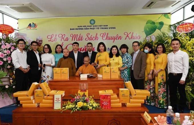 Cuốn sách chuyên khảo 40 năm chặng đường lịch sử của GHPGVN được giới thiệu đúng dịp Kỷ niệm 40 thành lập GHPGVN.