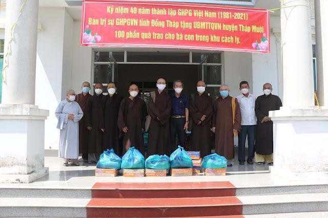 Đoàn Ban Trị sự Phật giáo tỉnh Đồng Tháp đến trao quà tại huyện Tháp Mười Đoàn Ban Trị sự Phật giáo tỉnh Đồng Tháp đến trao quà tại huyện Tháp Mười