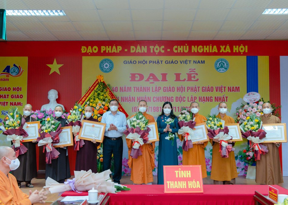 Trao Bằng khen của Chủ tịch UBND tỉnh Thanh Hóa đến các cá nhân có thành tích trong công tác Phật sự Trao Bằng khen của Chủ tịch UBND tỉnh Thanh Hóa đến các cá nhân có thành tích trong công tác Phật sự