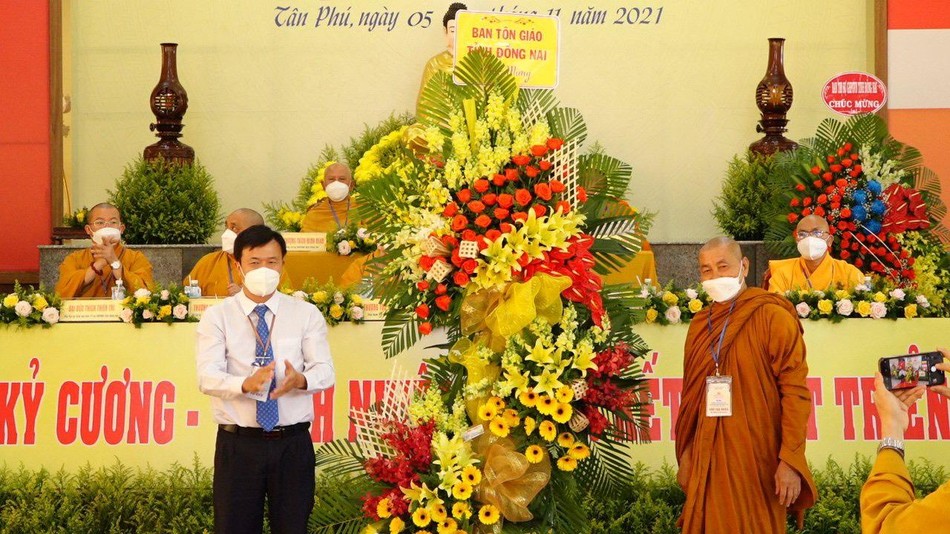 Ban Tôn giáo tỉnh Đồng Nai tặng hoa chúc mừng đại hội Ban Tôn giáo tỉnh Đồng Nai tặng hoa chúc mừng đại hội
