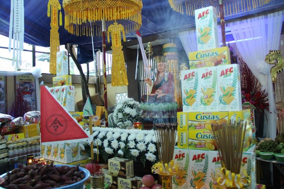 Những lễ vật cúng thí đến chư vị tiên linh - Ảnh: Nguyên Bảo Những lễ vật cúng thí đến chư vị tiên linh - Ảnh: Nguyên Bảo